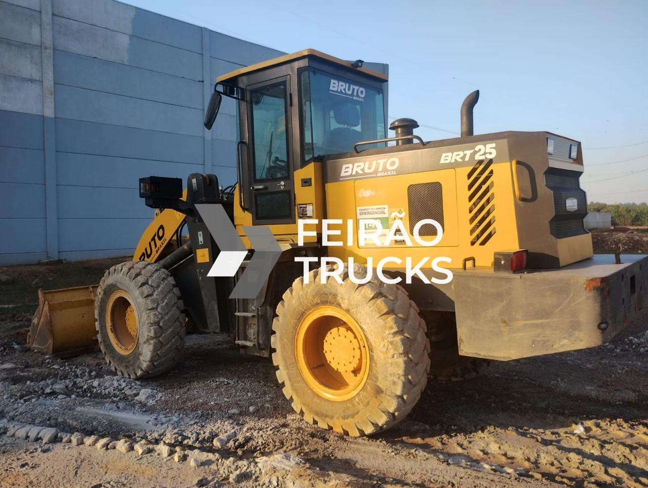 Pa carregadeira marca Bruto  br 25 ano 2023 concha 1.5m3