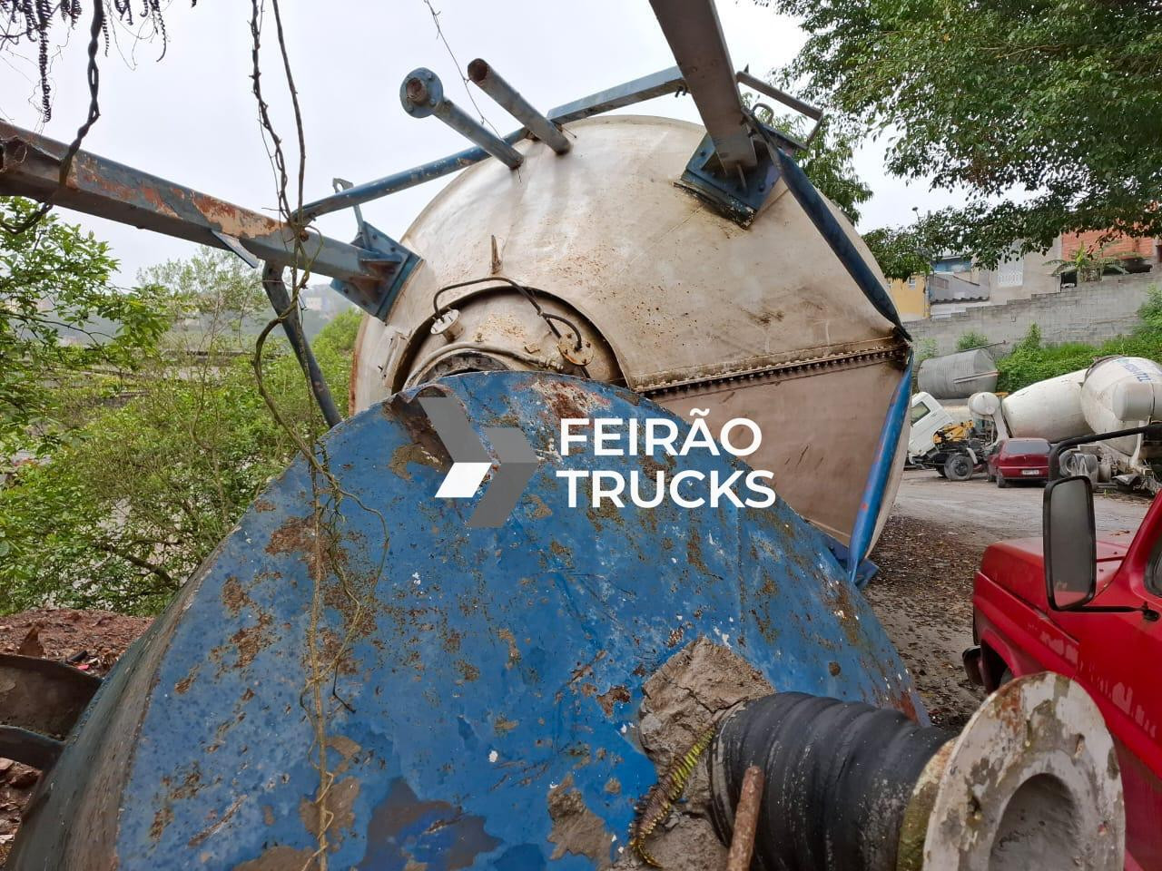 Usina togo completa , com esteira , caixa de agregados , painel elétrico,  revisada , chaparia boa , silo de 100ton.