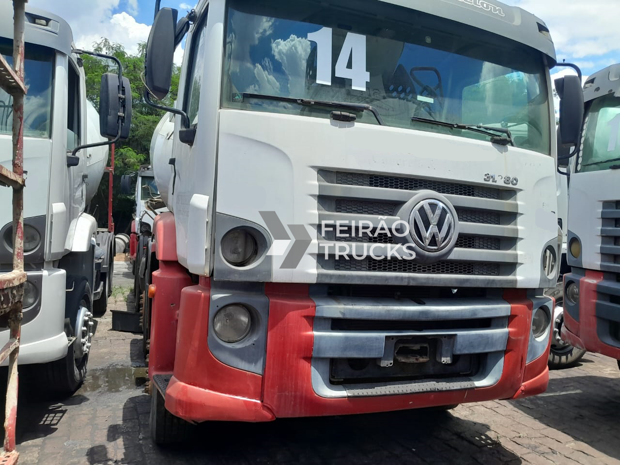 Volkswagen 31280 ano 2014 Balão liebherr 10M