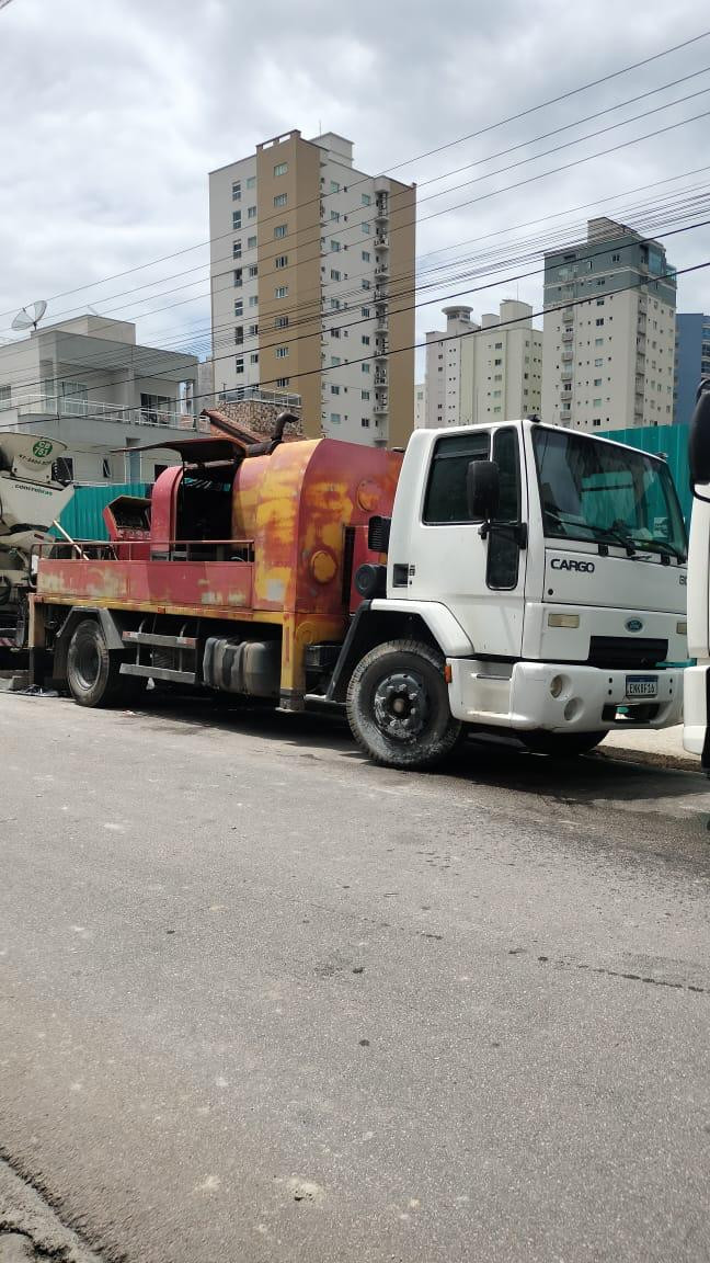 SANY HBT 80 Ford Cargo 1317e Ano 2015