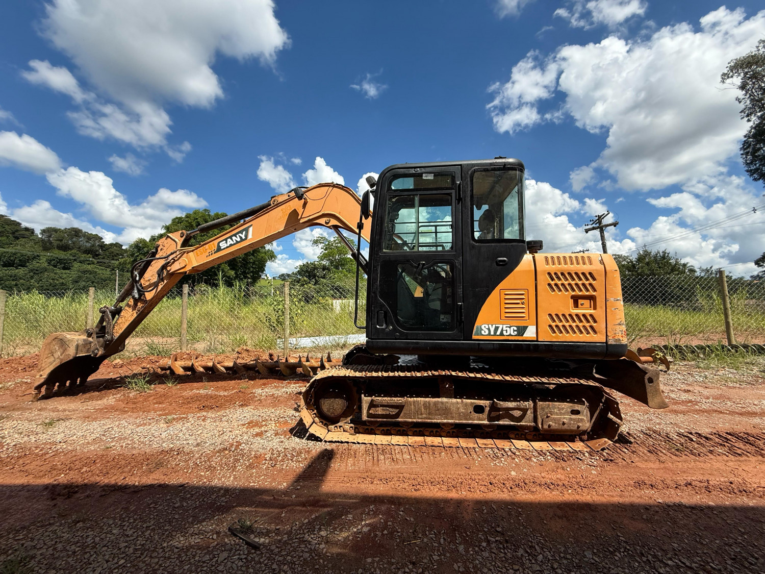 Escavadeira SANY 75Y Ano 2014 8 Toneladas