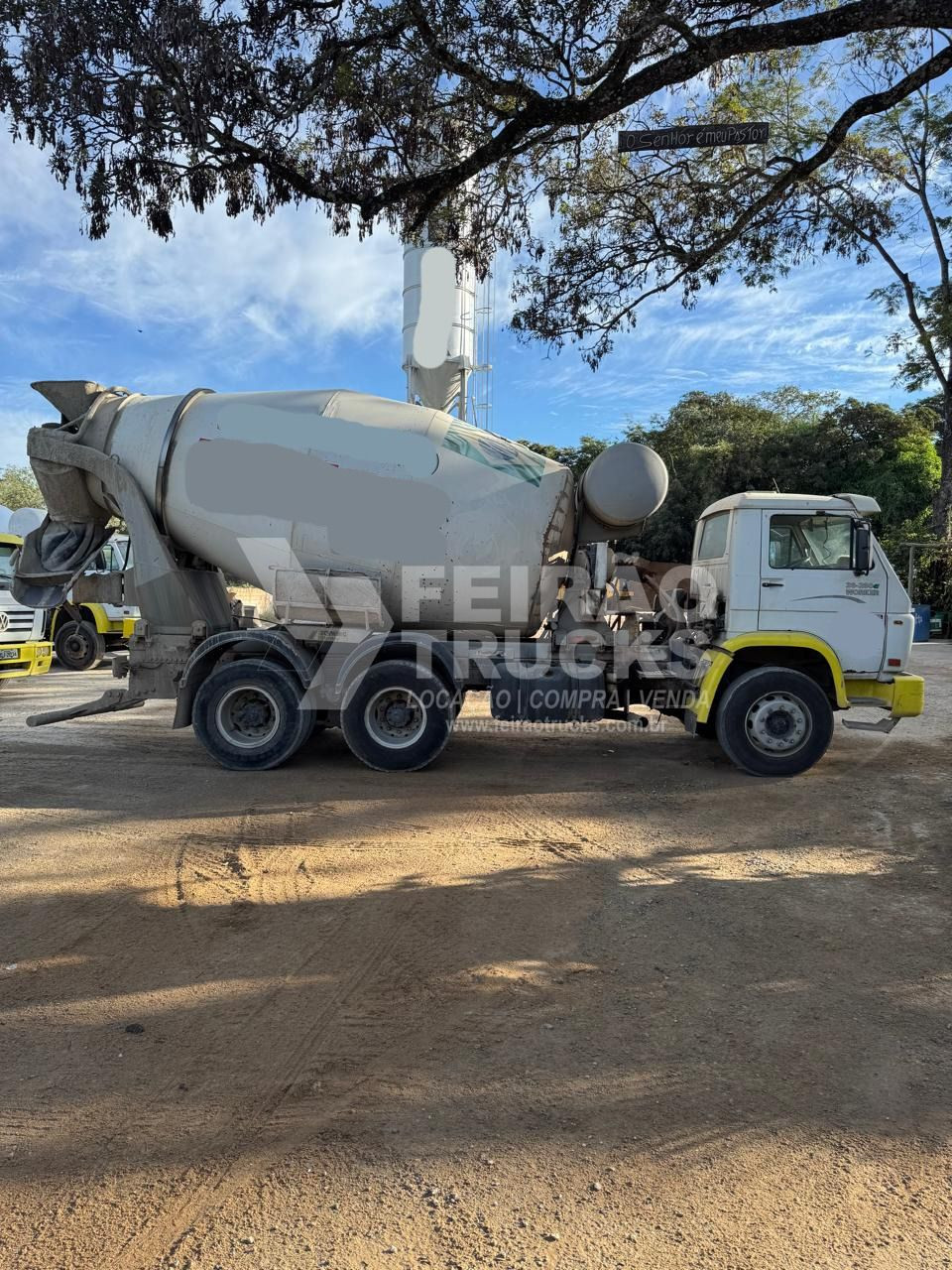 Volkswagen 26260 ano 2010 - Betoneira Liebherr 8M³