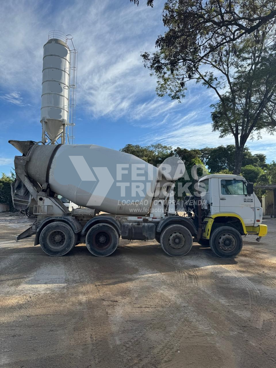 Volkswagen 26260 ano 2006 8x4  - Betoneira Liebherr 8M³