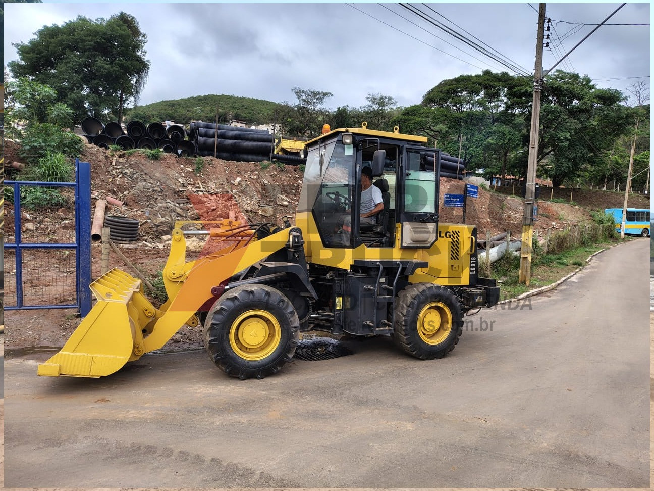 Pa carregadeira SDLG 918 - Ano 2012