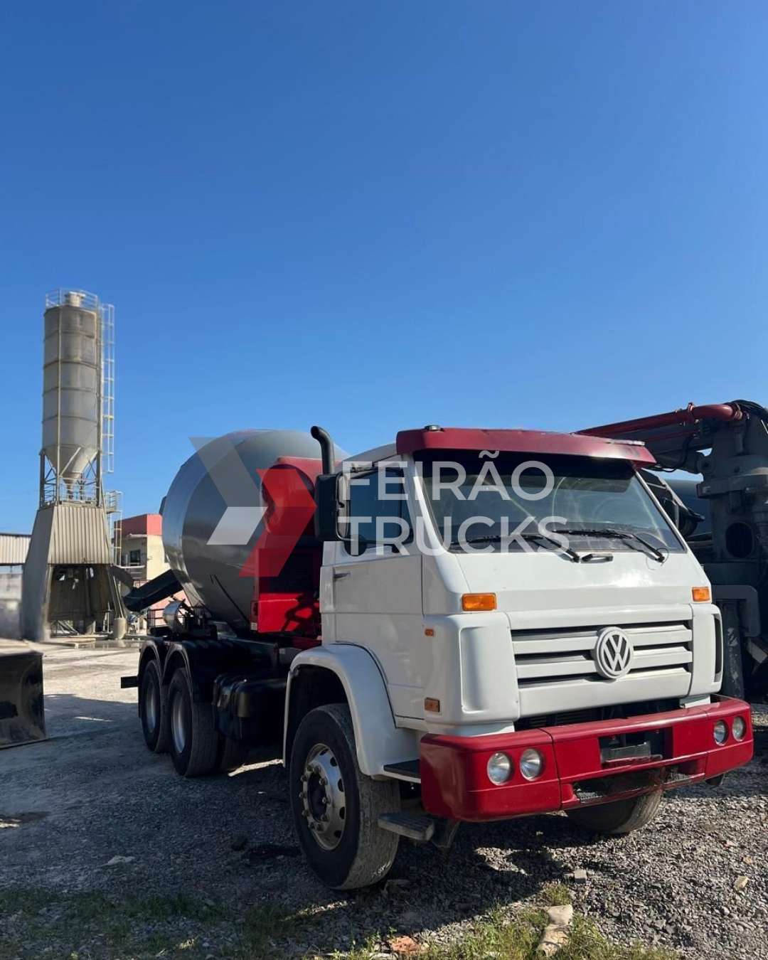 Volkswagen 26260 - Ano 2006 - Betoneira Liebherr 8M