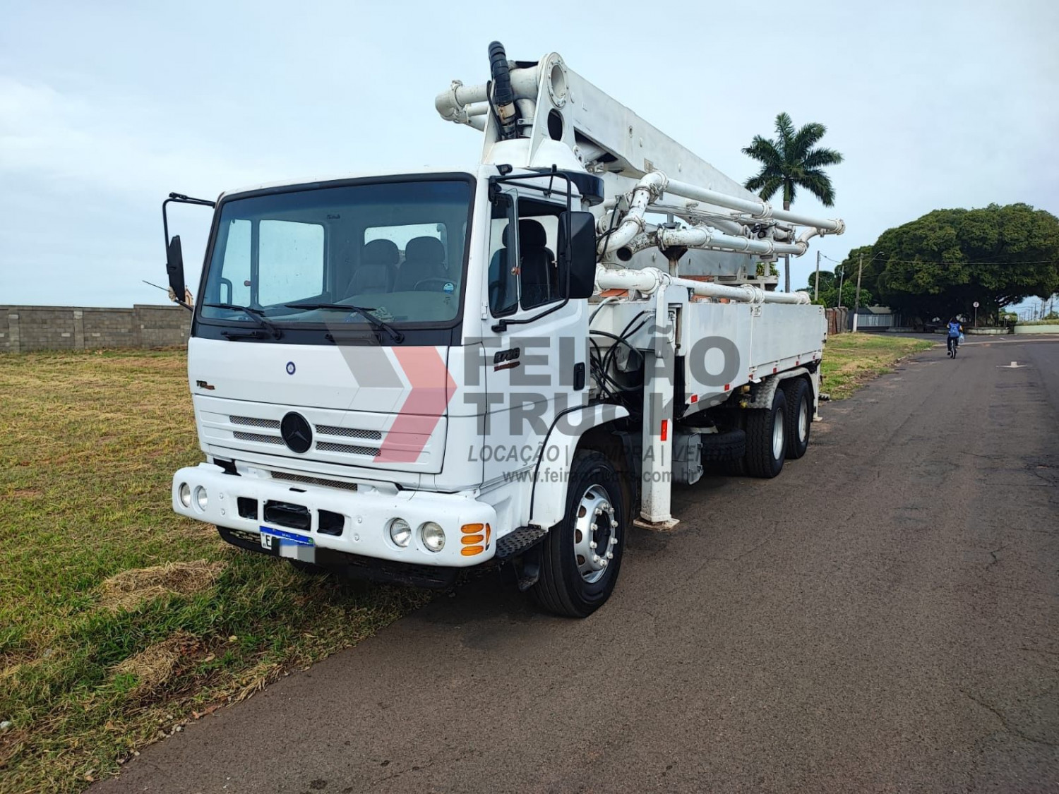 Bomba lança Schwing S32x - Ano 2010 - Caminhão Mercedes 2729