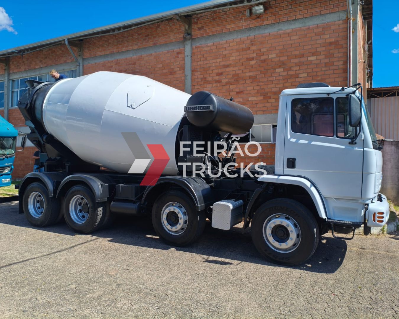 Caminhão betoneira Mercedes Benz 2726 - Ano 2011 - Betoneira Liebherr 8M³